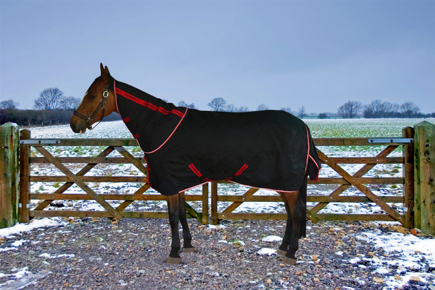 TuffRider Optimum 1680D Outer Armour Medium Weight Turnout Blanket with a Thermo Manager Lining and Detachable Neck